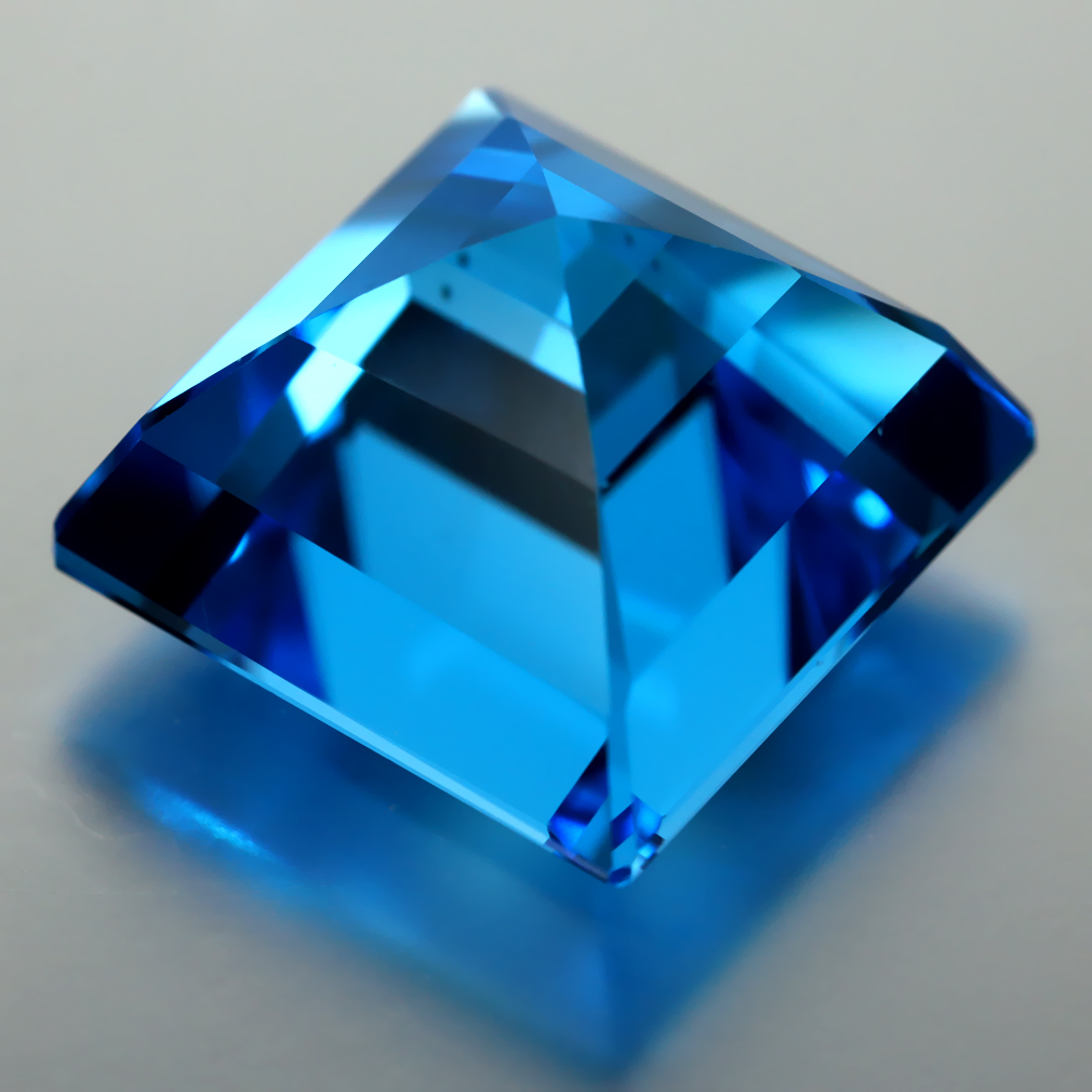 22.79 ct Great looking Princess (15.03 x 15.00 mm) Brazil Swiss